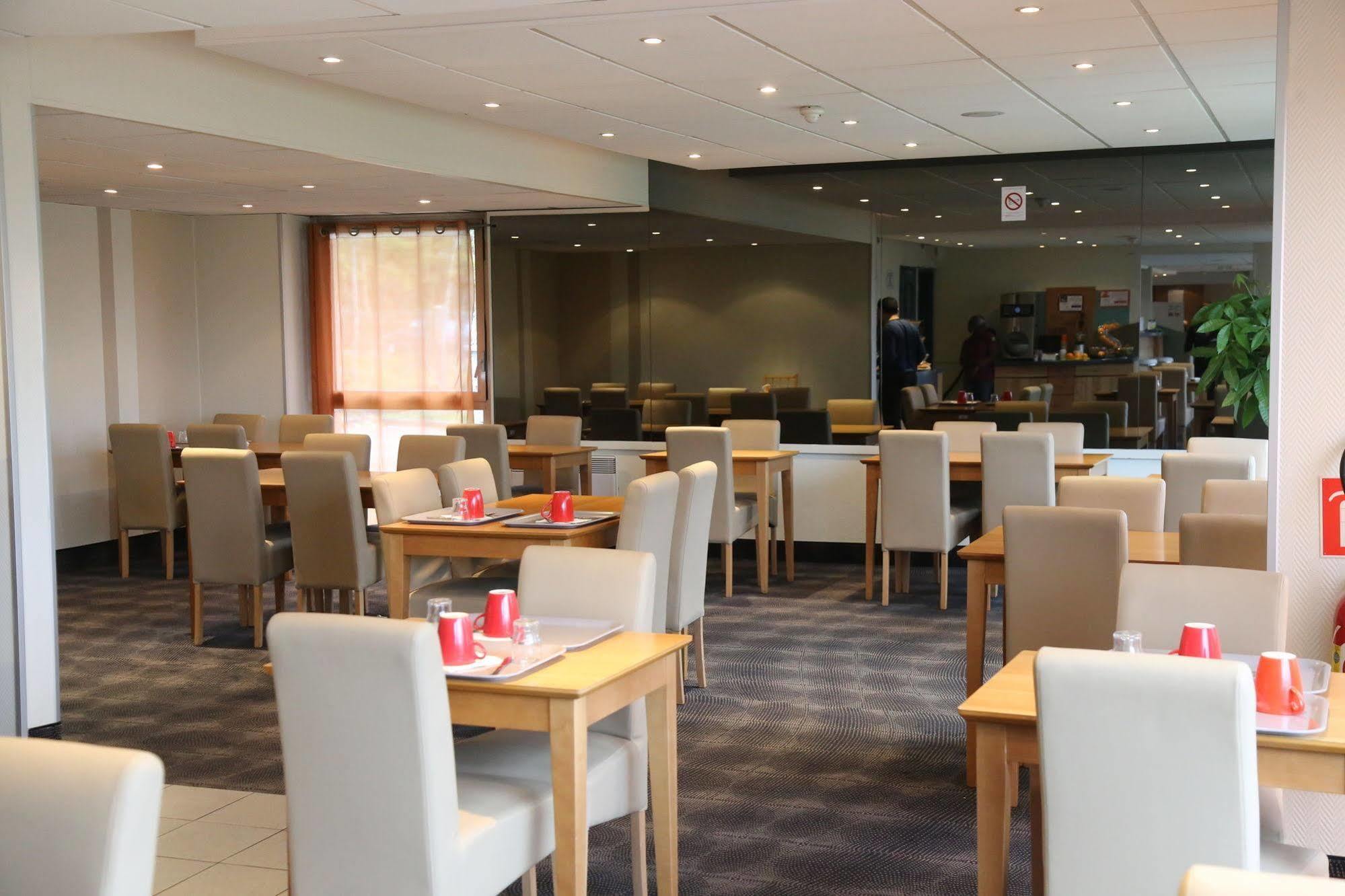 Готель Ibis Styles Orleans Ла-Шапель-Сен-Мемен Екстер'єр фото