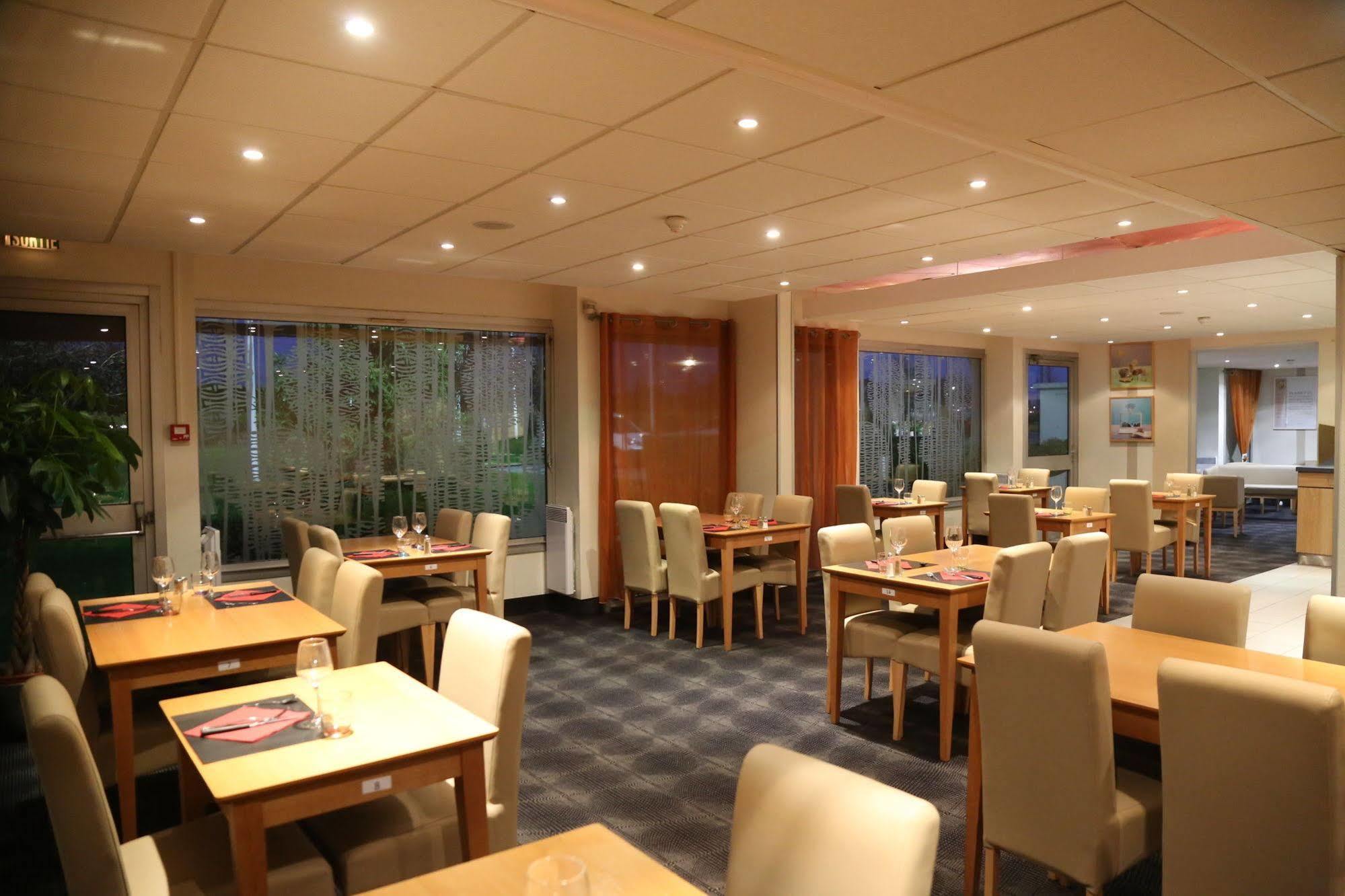 Готель Ibis Styles Orleans Ла-Шапель-Сен-Мемен Екстер'єр фото