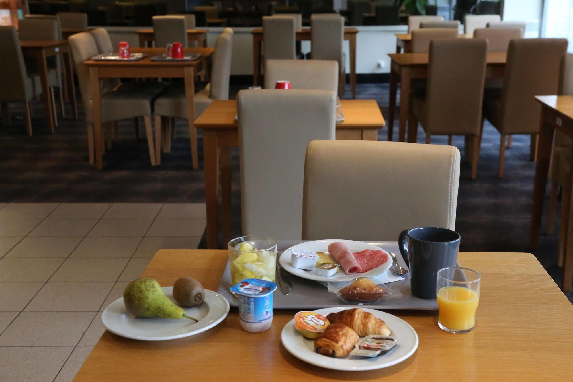 Готель Ibis Styles Orleans Ла-Шапель-Сен-Мемен Екстер'єр фото